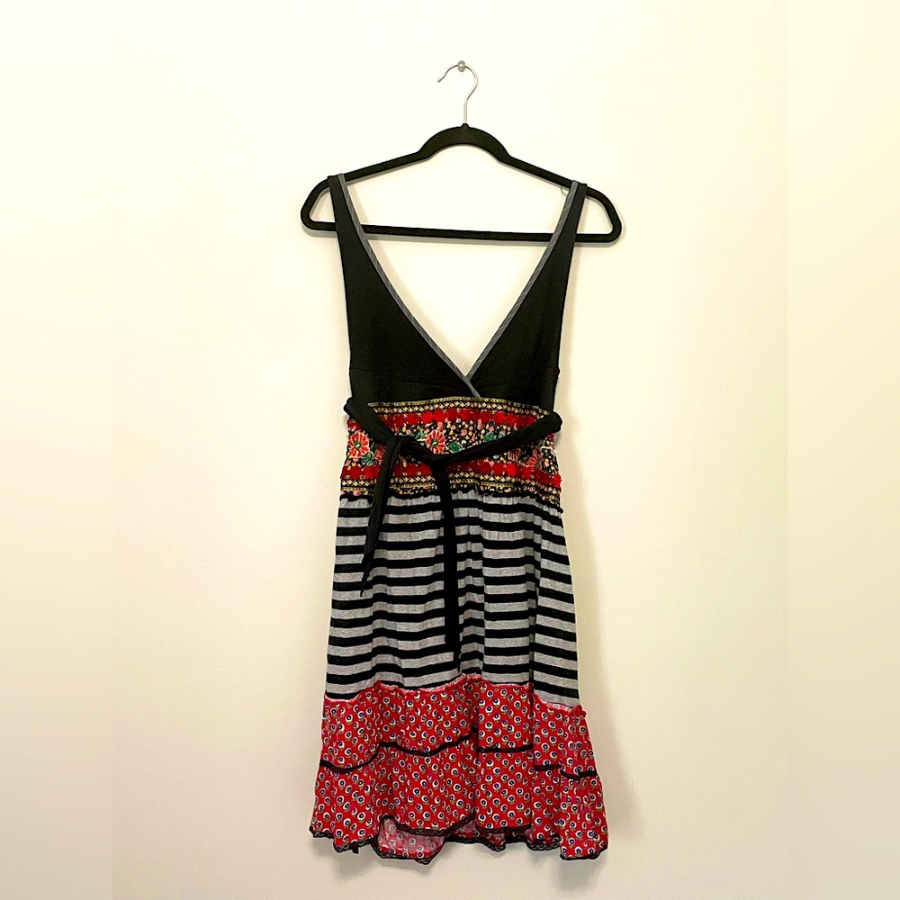Free People
M(8) Boho summer minidress, navy/grey stripes, red/orange/gold lace